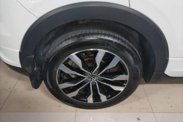 Used Volkswagen Tacqua 2021 280TSI DSG R-Line Connected Version Right Rear Wheel Hub
