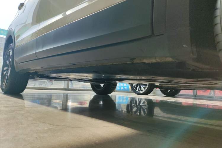 Used Volkswagen Tacqua 2021 280TSI DSG EnjoyPro Smart Connectivity Version Right Side Sill