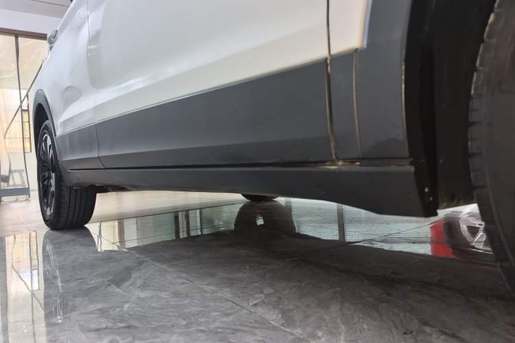 Used Volkswagen Tacqua 2021 200TSI DSG JoyConnect Edition Right Side Sill