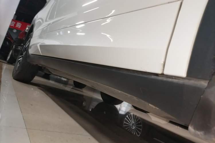 Used Volkswagen Tacqua 2021 280TSI DSG R-Line Connected Version Right Side Sill