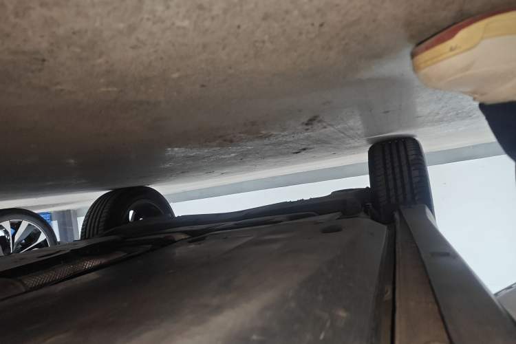 Used Volkswagen Tacqua 2021 280TSI DSG EnjoyPro Smart Connectivity Version Right Side Sill