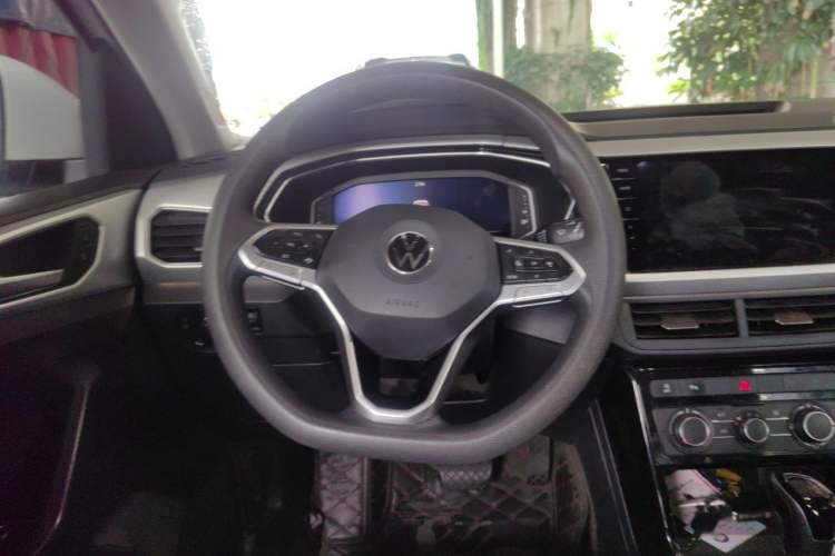Used Volkswagen Tacqua 2021 200TSI DSG JoyConnect Edition Steering Wheel