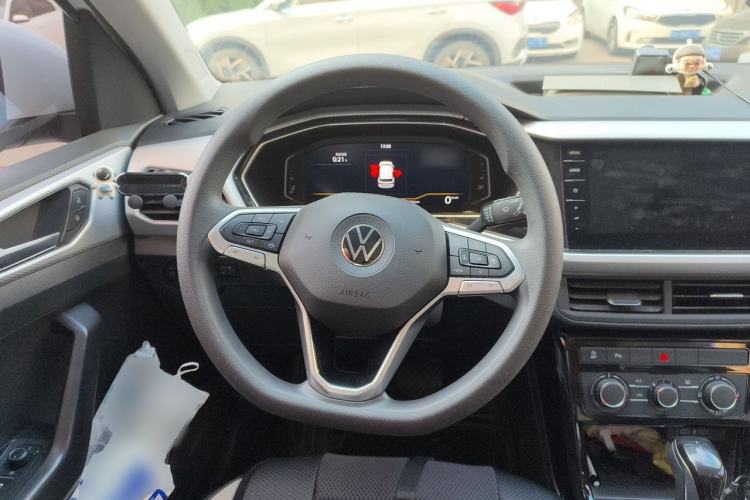 Used Volkswagen Tacqua 2021 1.5L Automatic R-Line Smart Connect Edition Steering Wheel