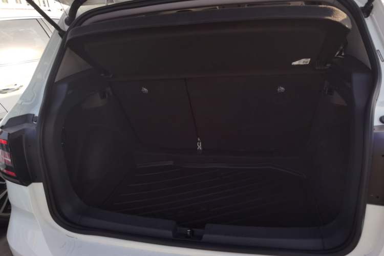 Used Volkswagen Tacqua 2021 1.5L Automatic 30th Anniversary Edition Trunk