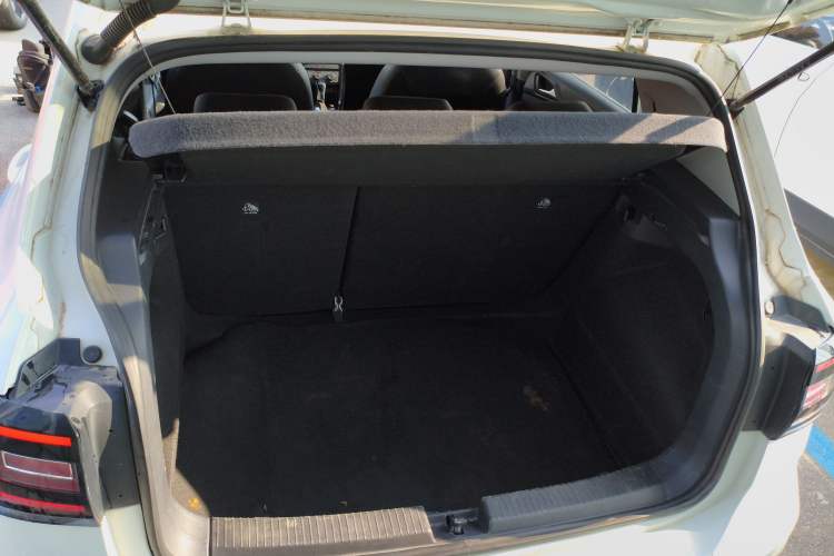 Used Volkswagen Tacqua 2021 200TSI DSG JoyConnect Edition Trunk