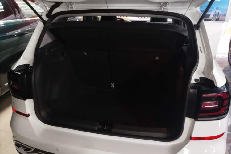 Used Volkswagen Tacqua 2021 280TSI DSG R-Line Connected Version Trunk