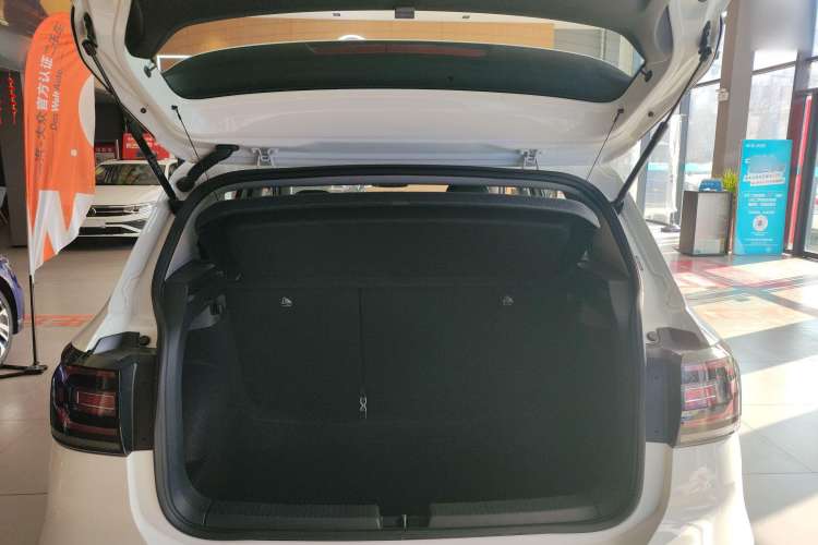 Used Volkswagen Tacqua 2021 280TSI DSG EnjoyPro Smart Connectivity Version Trunk