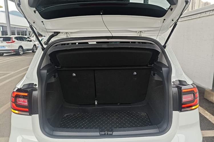 Used Volkswagen Tacqua 2021 1.5L Automatic Yue Zhi Lian Edition Trunk