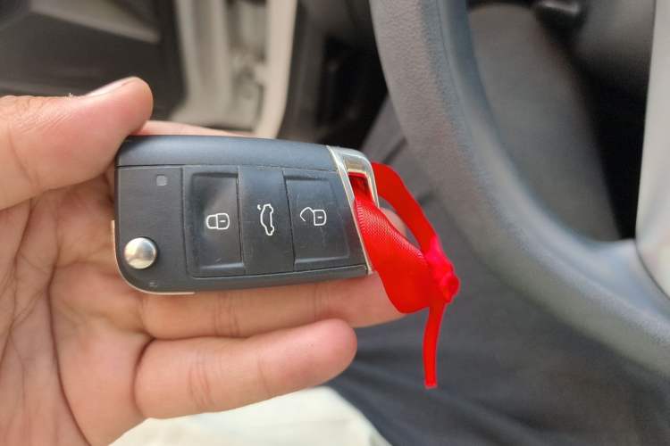 Used Volkswagen Tacqua 2021 1.5L Automatic R-Line Smart Connect Edition Vehicle Key