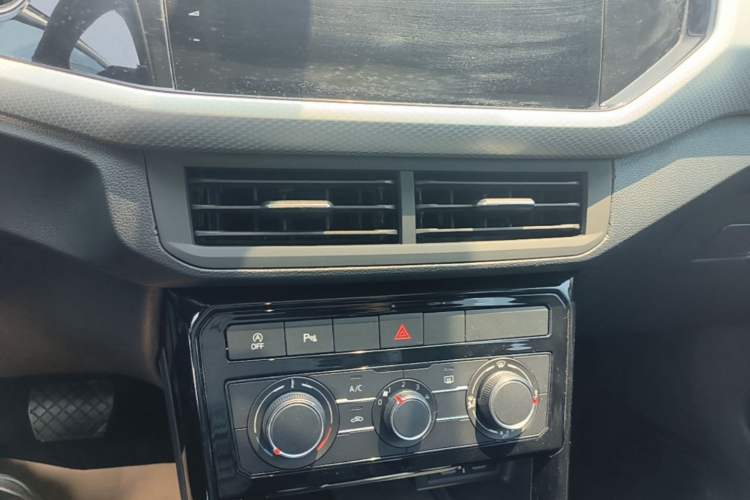 Used Volkswagen Tacqua 2023 200TSI DSG Joy-Connect Edition Audio And AC Panel