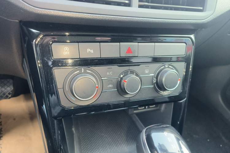 Used Volkswagen Tacqua 2023 200TSI DSG Joy-Connect Edition Audio And AC Panel