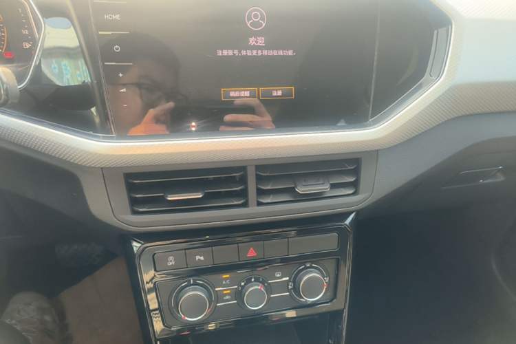 Used Volkswagen Tacqua 2023 200TSI DSG Joy-Connect Edition Audio And AC Panel