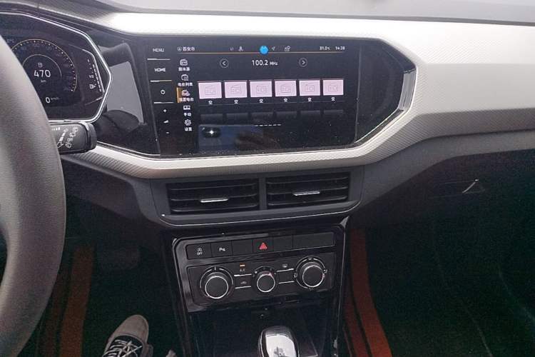 Used Volkswagen Tacqua 2023 200TSI DSG Joy-Connect Edition Audio And AC Panel