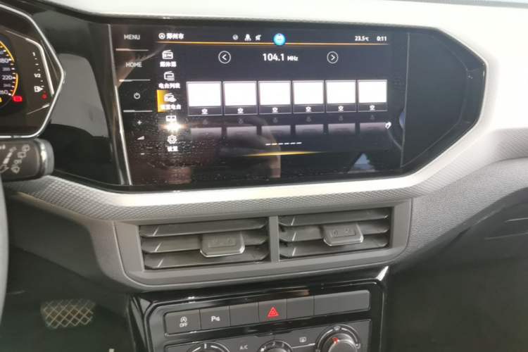 Used Volkswagen Tacqua 2023 200TSI DSG Joy-Connect Edition Audio And AC Panel