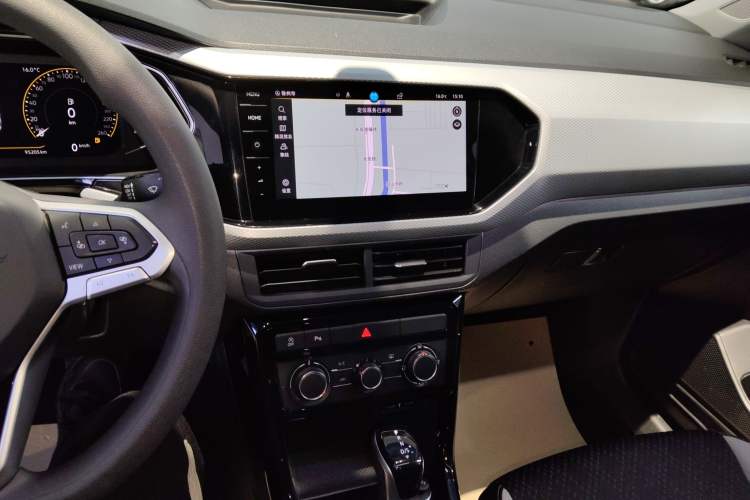 Used Volkswagen Tacqua 2023 200TSI DSG Joy-Connect Edition Audio And AC Panel