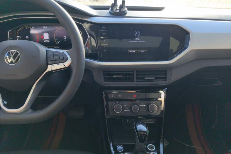 Used Volkswagen Tacqua 2023 200TSI DSG Joy-Connect Edition Audio And AC Panel