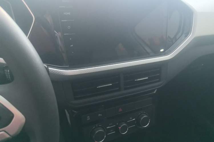 Used Volkswagen Tacqua 2023 200TSI DSG Joy-Connect Edition Audio And AC Panel