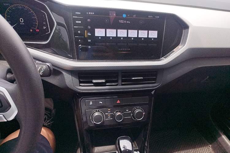 Used Volkswagen Tacqua 2023 200TSI DSG Joy-Connect Edition Audio And AC Panel