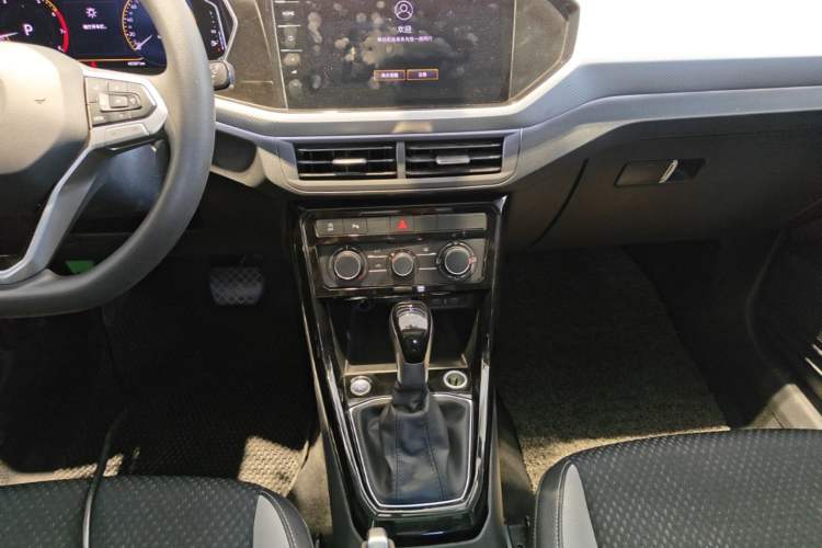 Used Volkswagen Tacqua 2023 200TSI DSG Joy-Connect Edition Audio And AC Panel