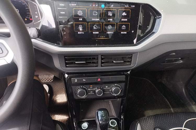 Used Volkswagen Tacqua 2023 200TSI DSG Joy-Connect Edition Audio And AC Panel