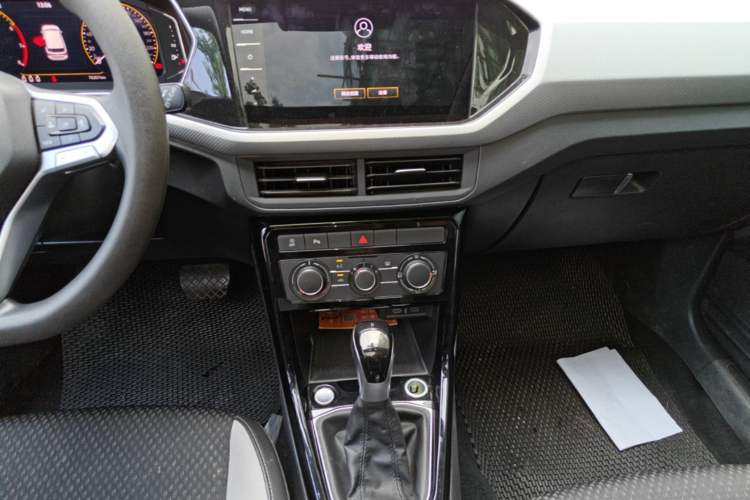 Used Volkswagen Tacqua 2023 200TSI DSG Joy-Connect Edition Audio And AC Panel