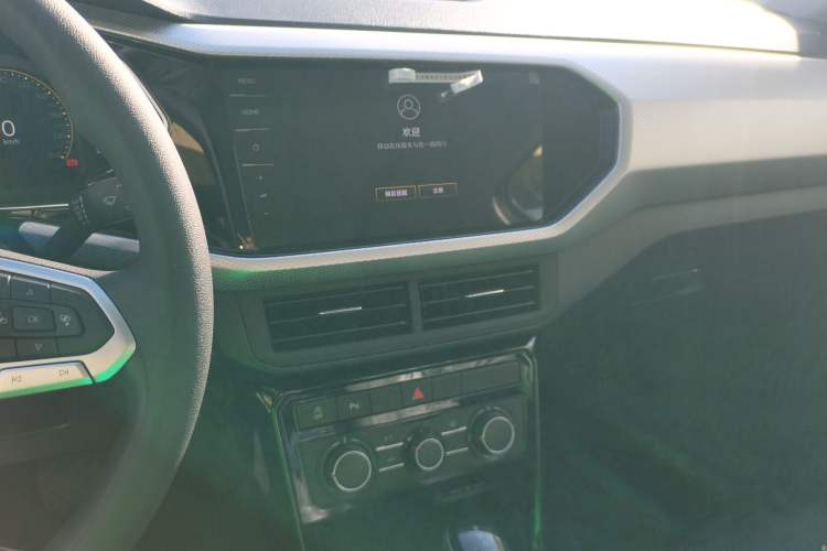 Used Volkswagen Tacqua 2023 200TSI DSG Joy-Connect Edition Audio And AC Panel