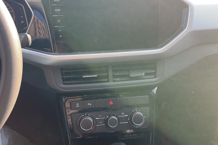 Used Volkswagen Tacqua 2023 200TSI DSG Joy-Connect Edition Audio And AC Panel
