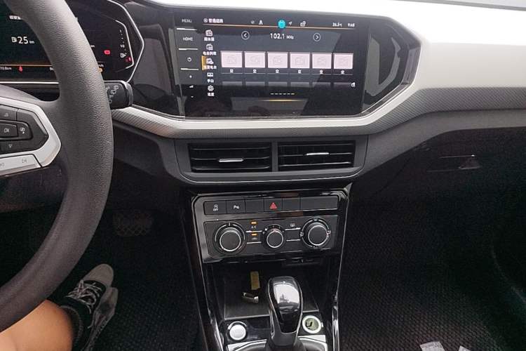 Used Volkswagen Tacqua 2023 200TSI DSG Joy-Connect Edition Audio And AC Panel