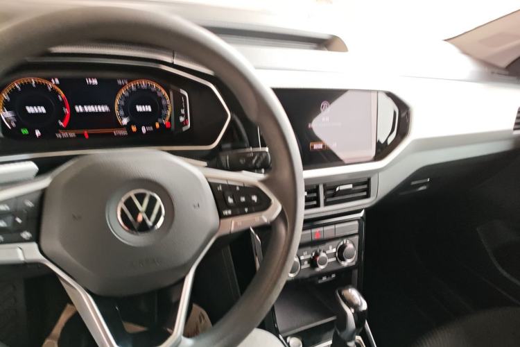 Used Volkswagen Tacqua 2023 200TSI DSG Joy-Connect Edition Center Console