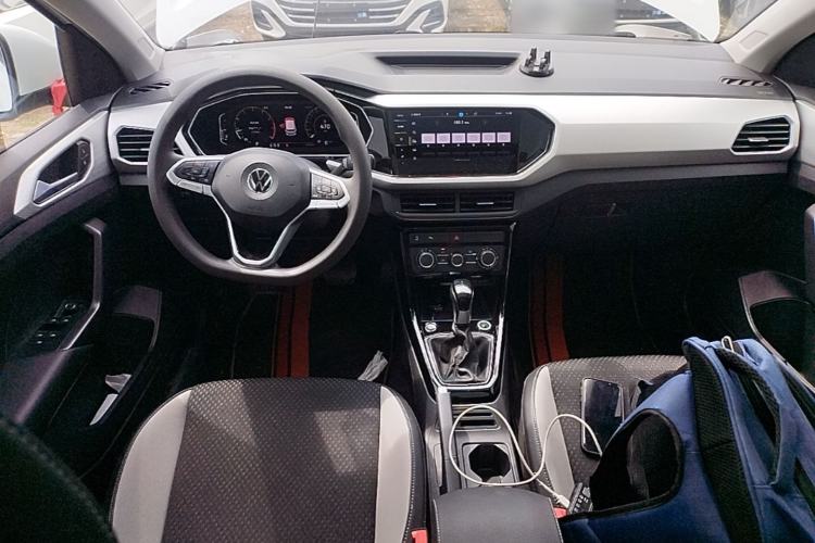 Used Volkswagen Tacqua 2023 200TSI DSG Joy-Connect Edition Center Console