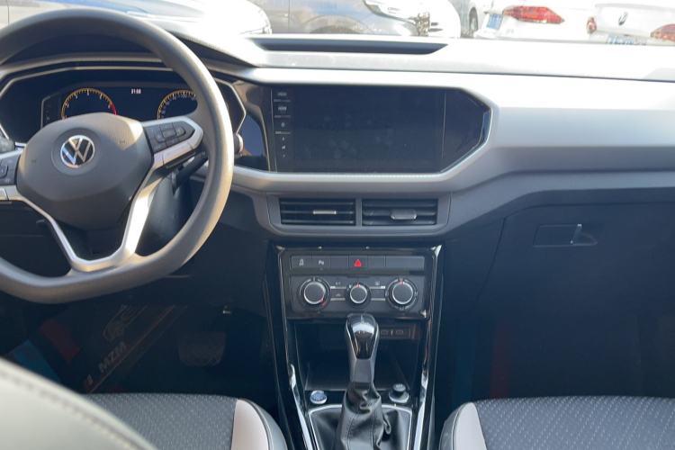 Used Volkswagen Tacqua 2023 200TSI DSG Joy-Connect Edition Center Console
