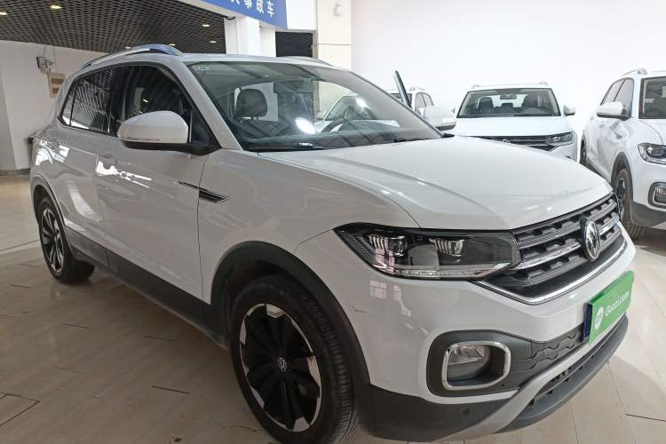 Used Volkswagen Tacqua 2023 200TSI DSG Joy-Connect Edition Front Right 45 Deg