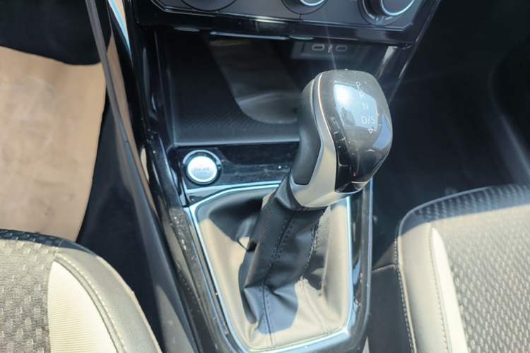 Used Volkswagen Tacqua 2023 200TSI DSG Joy-Connect Edition Gear Lever
