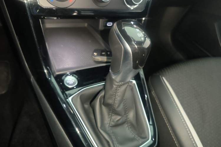 Used Volkswagen Tacqua 2023 200TSI DSG Joy-Connect Edition Gear Lever