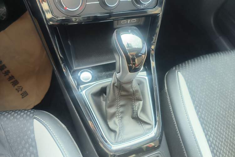 Used Volkswagen Tacqua 2023 200TSI DSG Joy-Connect Edition Gear Lever