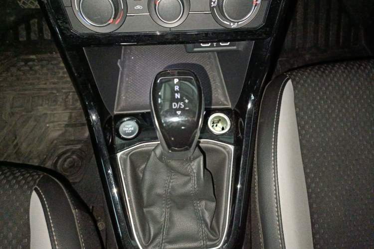 Used Volkswagen Tacqua 2023 200TSI DSG Joy-Connect Edition Gear Lever