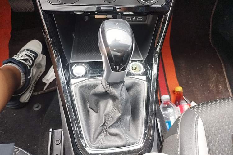 Used Volkswagen Tacqua 2023 200TSI DSG Joy-Connect Edition Gear Lever