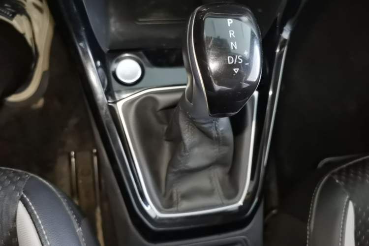 Used Volkswagen Tacqua 2023 200TSI DSG Joy-Connect Edition Gear Lever