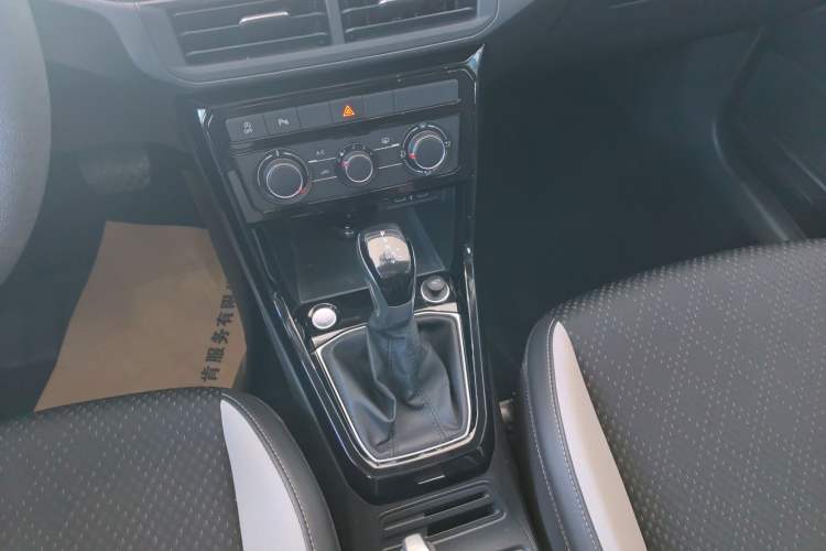 Used Volkswagen Tacqua 2023 200TSI DSG Joy-Connect Edition Gear Lever
