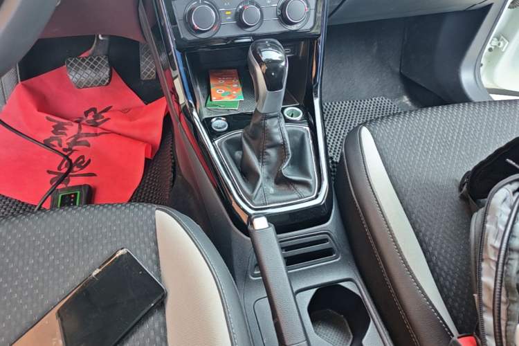 Used Volkswagen Tacqua 2023 200TSI DSG Joy-Connect Edition Gear Lever