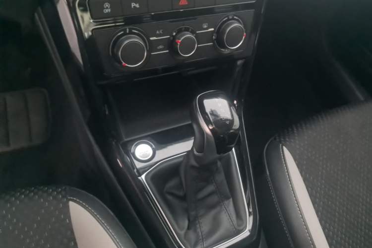 Used Volkswagen Tacqua 2023 200TSI DSG Joy-Connect Edition Gear Lever