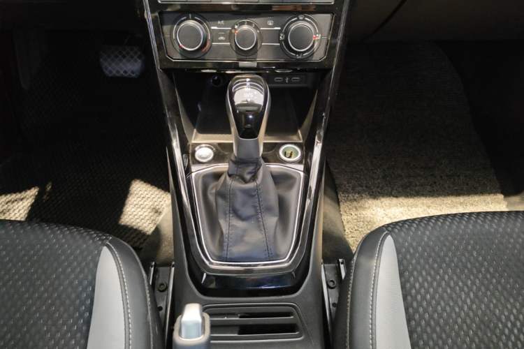 Used Volkswagen Tacqua 2023 200TSI DSG Joy-Connect Edition Gear Lever