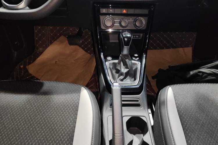 Used Volkswagen Tacqua 2023 200TSI DSG Joy-Connect Edition Gear Lever