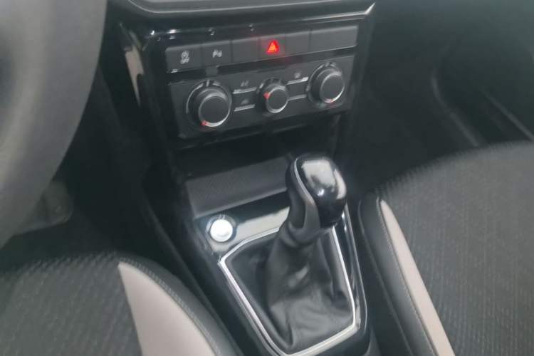 Used Volkswagen Tacqua 2023 200TSI DSG Joy-Connect Edition Gear Lever