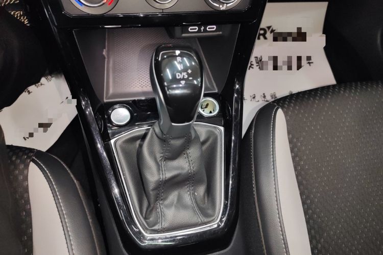 Used Volkswagen Tacqua 2023 200TSI DSG Joy-Connect Edition Gear Lever