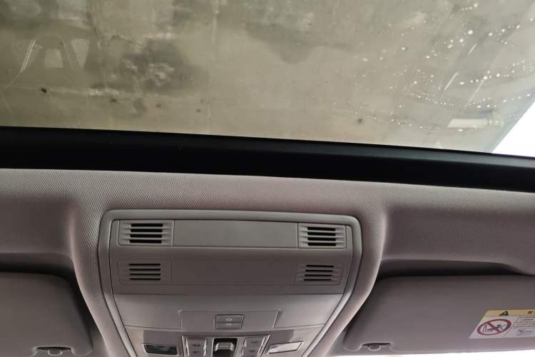 Used Volkswagen Tacqua 2023 200TSI DSG Joy-Connect Edition Headliner