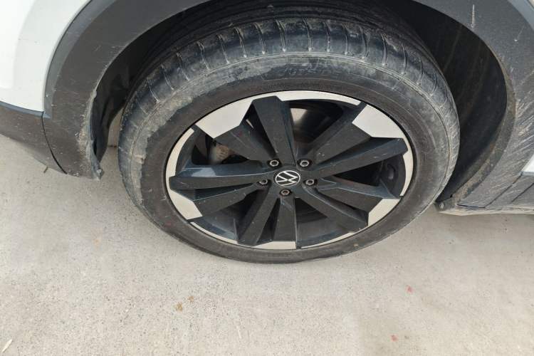 Used Volkswagen Tacqua 2023 200TSI DSG Joy-Connect Edition Left Front Wheel Hub