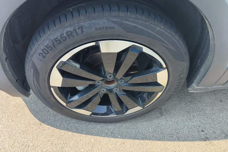 Used Volkswagen Tacqua 2023 200TSI DSG Joy-Connect Edition Left Front Wheel Hub