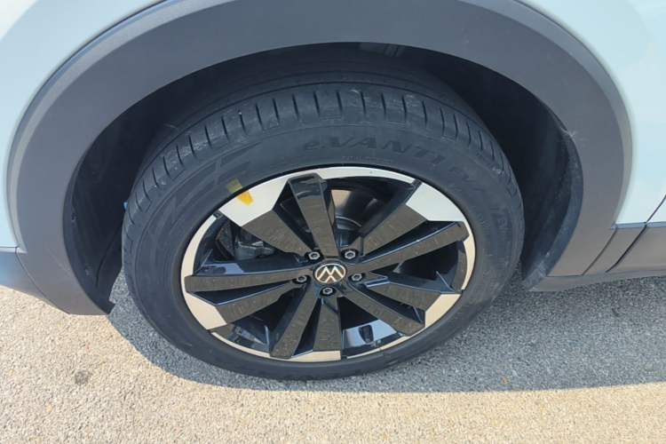 Used Volkswagen Tacqua 2023 200TSI DSG Joy-Connect Edition Left Front Wheel Hub