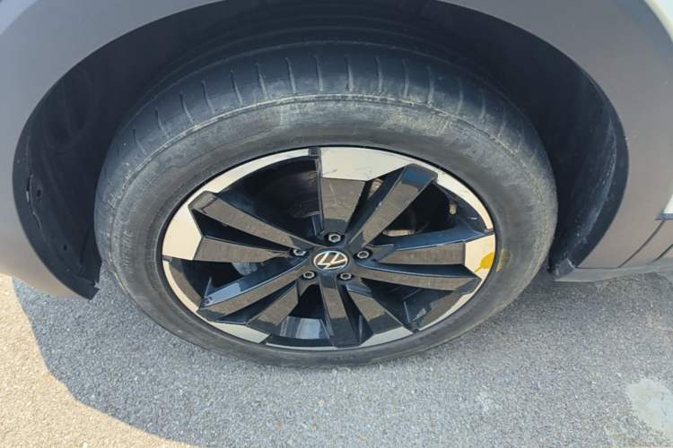 Used Volkswagen Tacqua 2023 200TSI DSG Joy-Connect Edition Left Front Wheel Hub
